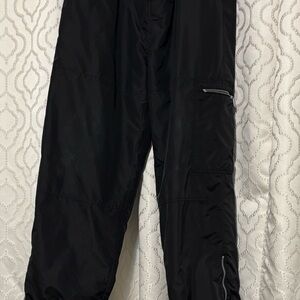Sierra Pacific Women’s large ski/snowboard pants.